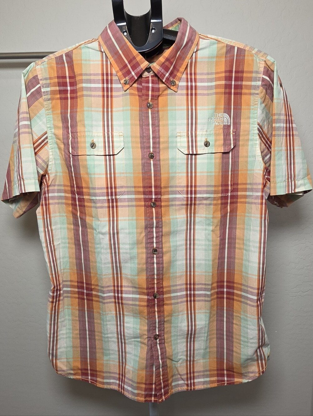 Men's short-sleeve outdoor hiking button-down shirt from The North Face.